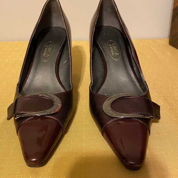 Circa Joan & David burgundy heels with buckle size 7 - Picture 2 of 11